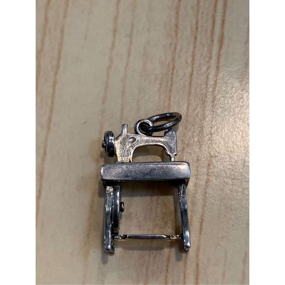 REO Jewelry - .925 Vintage Sewing Machine Sterling Silver Jewelry Charm #sew #treadle machine